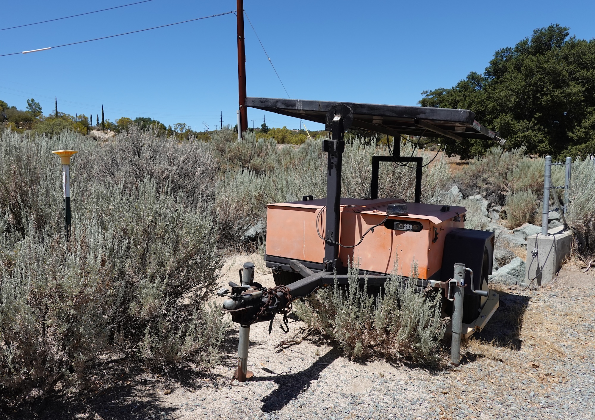 An orange trailer with an ALPR camera and a solar panel. An orange trailer with an ALPR camera and a solar panel.
